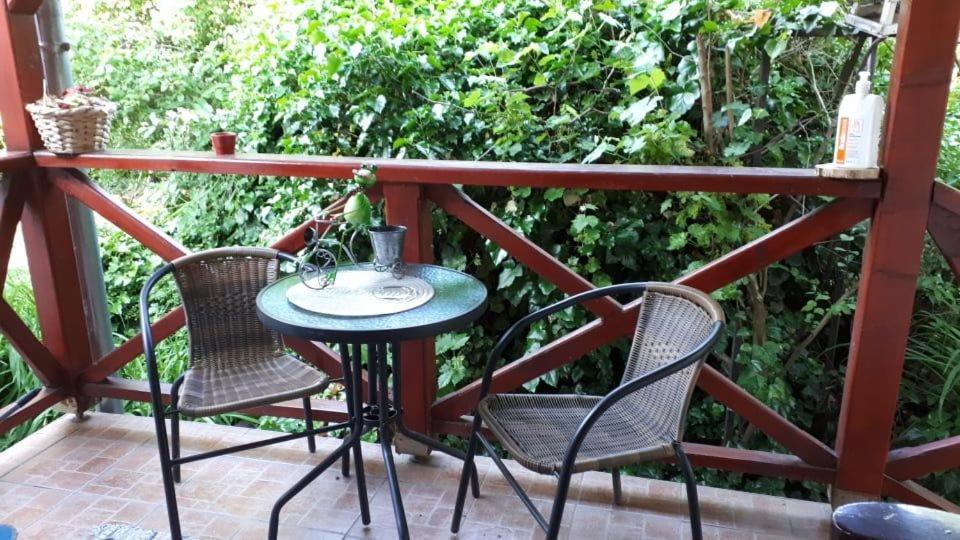Kerekparos Es Zarandok Vendeghaz Villa Apostag Buitenkant foto