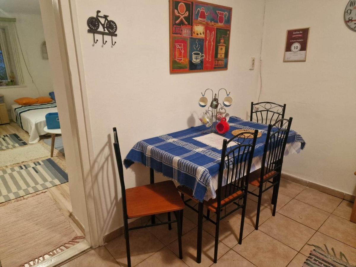 Kerekparos Es Zarandok Vendeghaz Villa Apostag Buitenkant foto