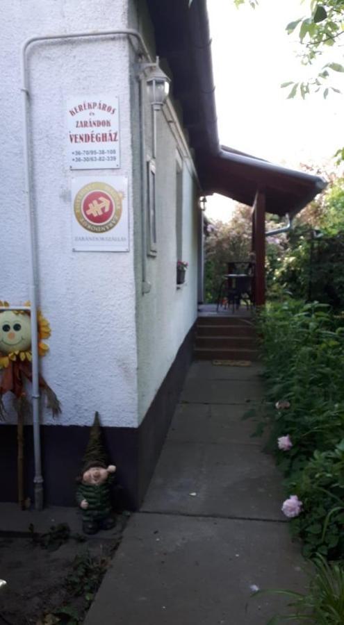 Kerekparos Es Zarandok Vendeghaz Villa Apostag Buitenkant foto